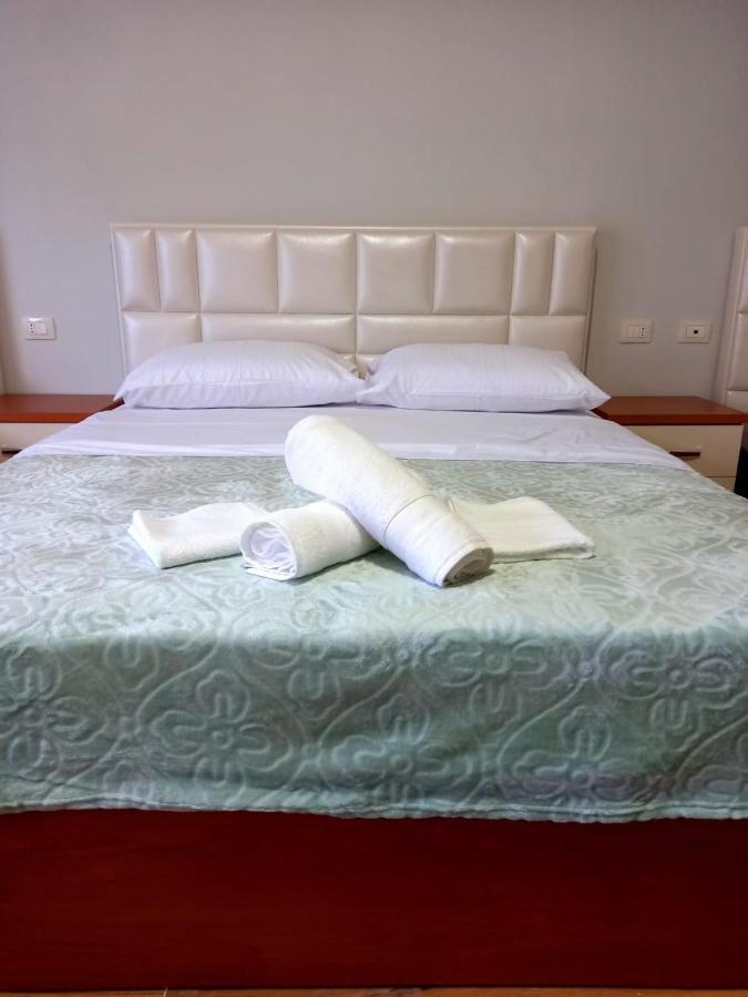 Ryan'S Hotel Shengjin Bagian luar foto